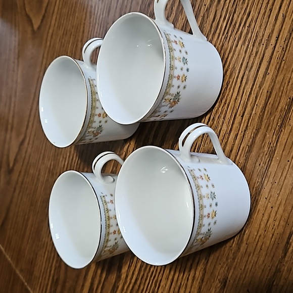GARDEN BOUQUET - 4 Vintage Flat Cups - Fine China of Japan - Gold Trim - EC - Picture 1 of 9